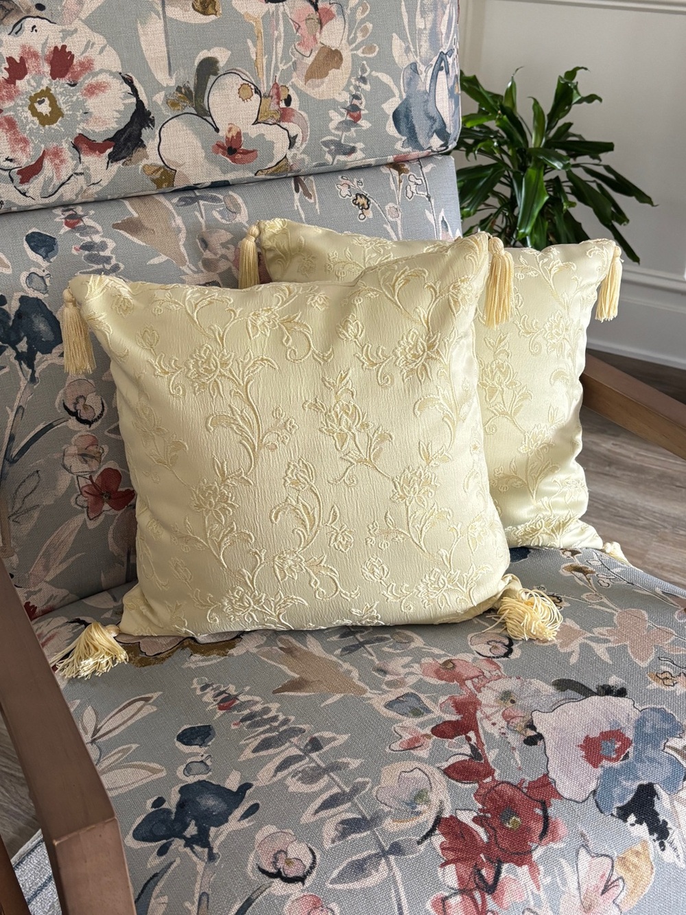Set of 2 Vintage Buttery Yellow Gold Jacquard Floral Throw Pillows with Tassel